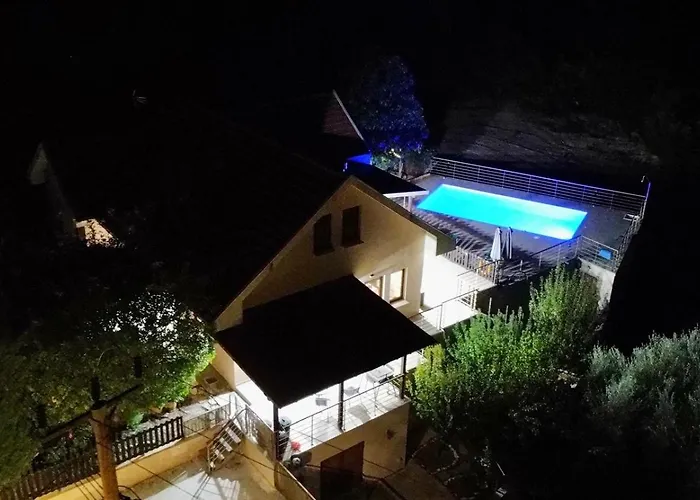 Roses Vila Trimiklini