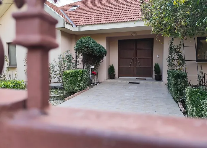 Roses Vila Trimiklini