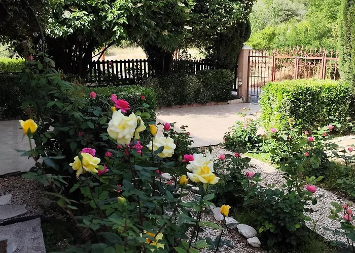 Roses Vila Trimiklini