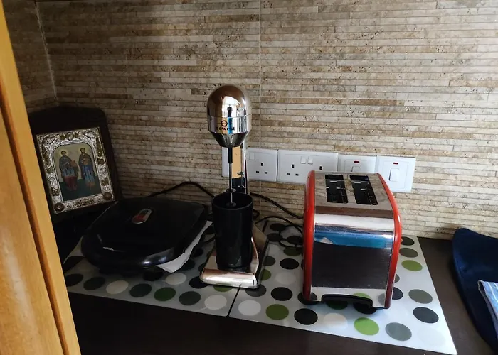 Roses Τριμίκλινη