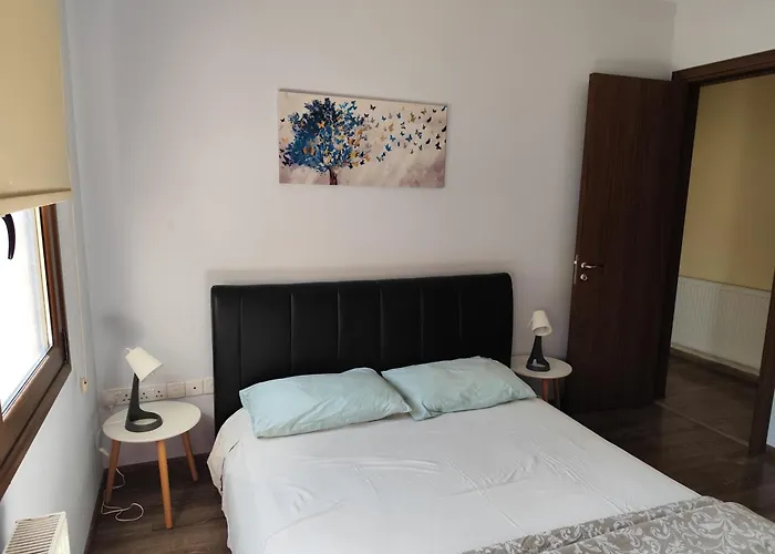 Roses Τριμίκλινη